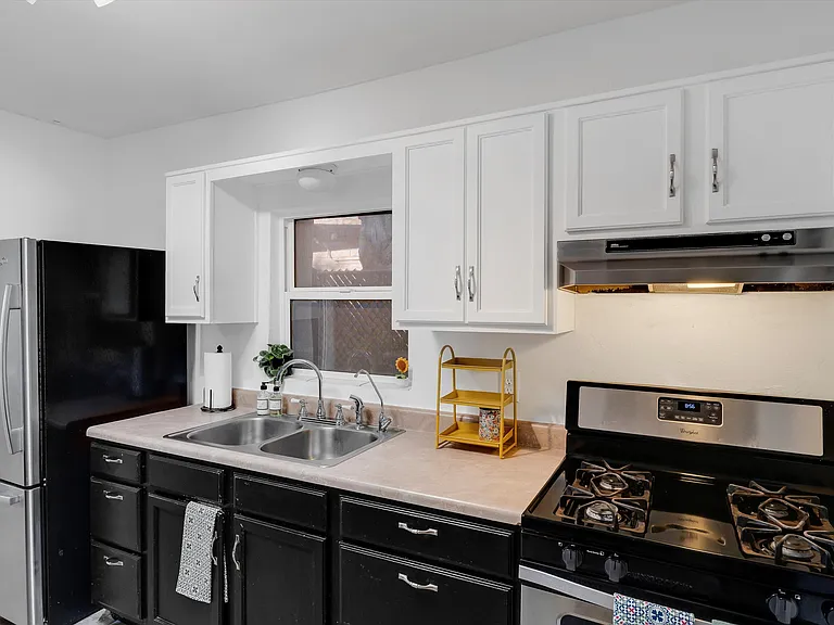 1112 W Huron St — Photo 4
