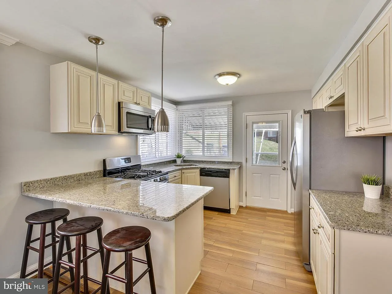 1258 Farragut Pl NE photo 1