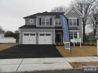 11 Bares Ct, Little Ferry, NJ 07643