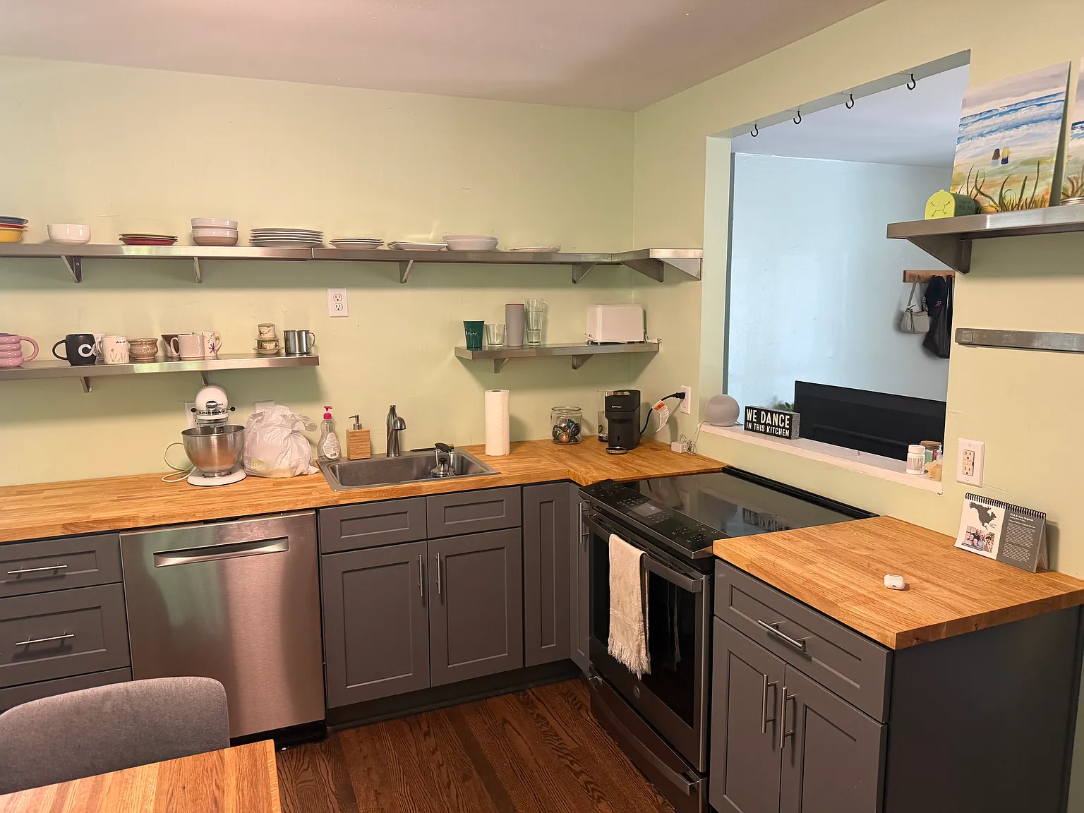 3 bed, 1000 sqft, $2,200 — Photo 4