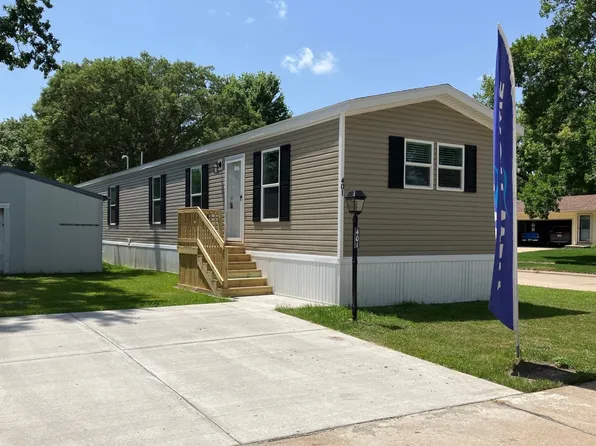 401 Sunrise Park #401, Pella, IA 50219