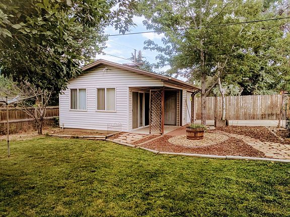 Artist Studio with attached garage