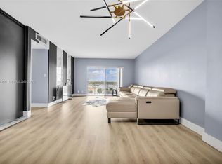 Hillcrest, Hollywood, FL 33021