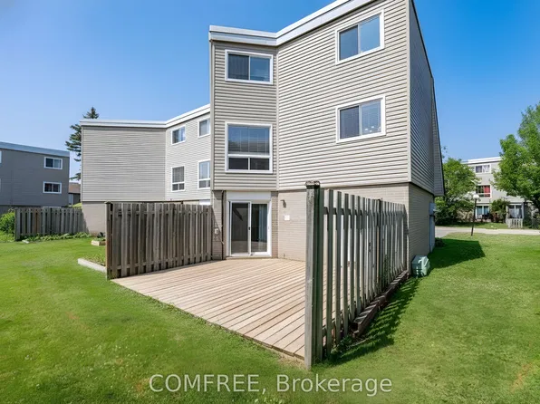 60 Elmsdale Dr #26, Kitchener, ON N2E 2G4