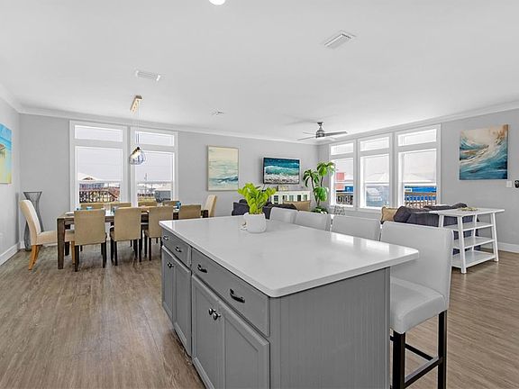 5th image of 105 Quebec Ct