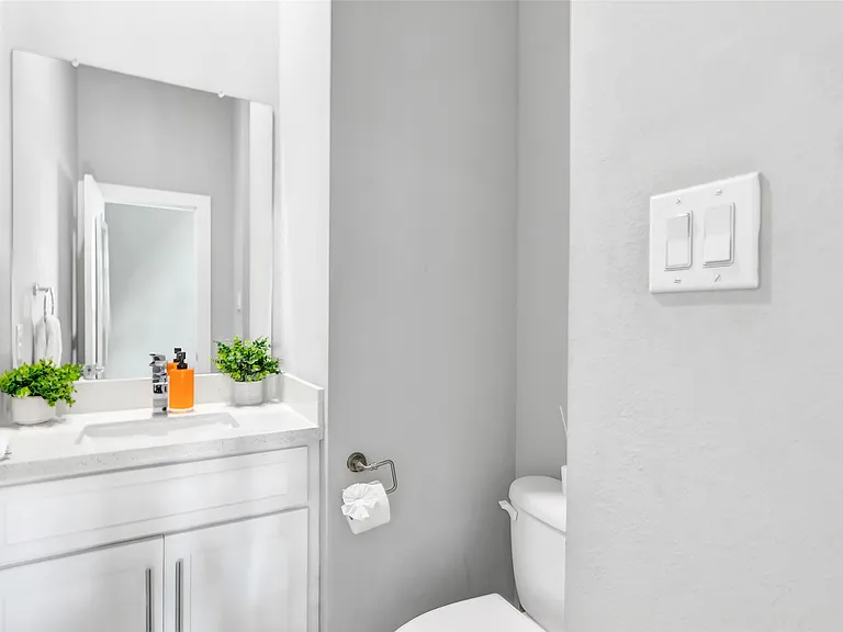 1310 Roberts St #1310 — Photo 2