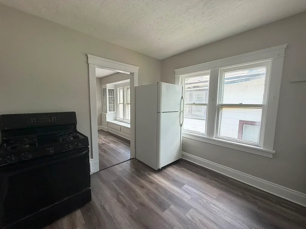 2 bed, 925 sqft, $995 — Photo 3