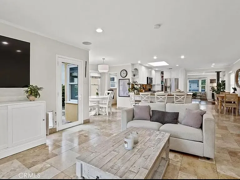 3706 S Meyler St — Photo 2