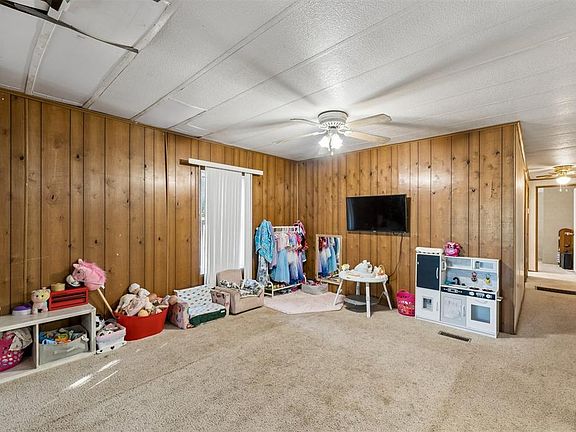 11th image of 19001 Rolling Oak Rd