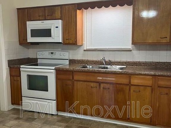 4th image of 2630 Emoriland Blvd