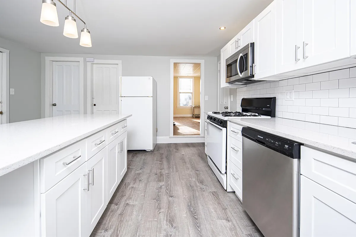 Building Photo - 88 14th St #1