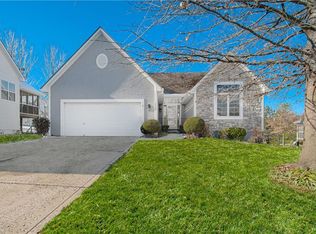 908 SW Sara Cir, Lees Summit, MO 64081