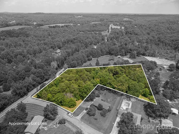 19-20 Diamond Dr, Ellenboro, NC 28040