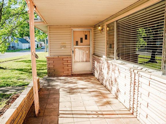5th image of 2302 Crawford Ave