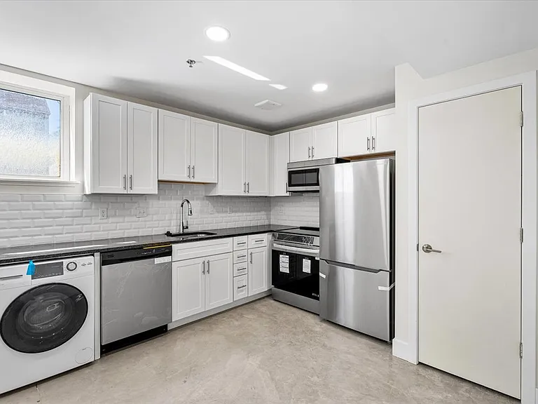 4735 Rohns St #2A — Photo 6