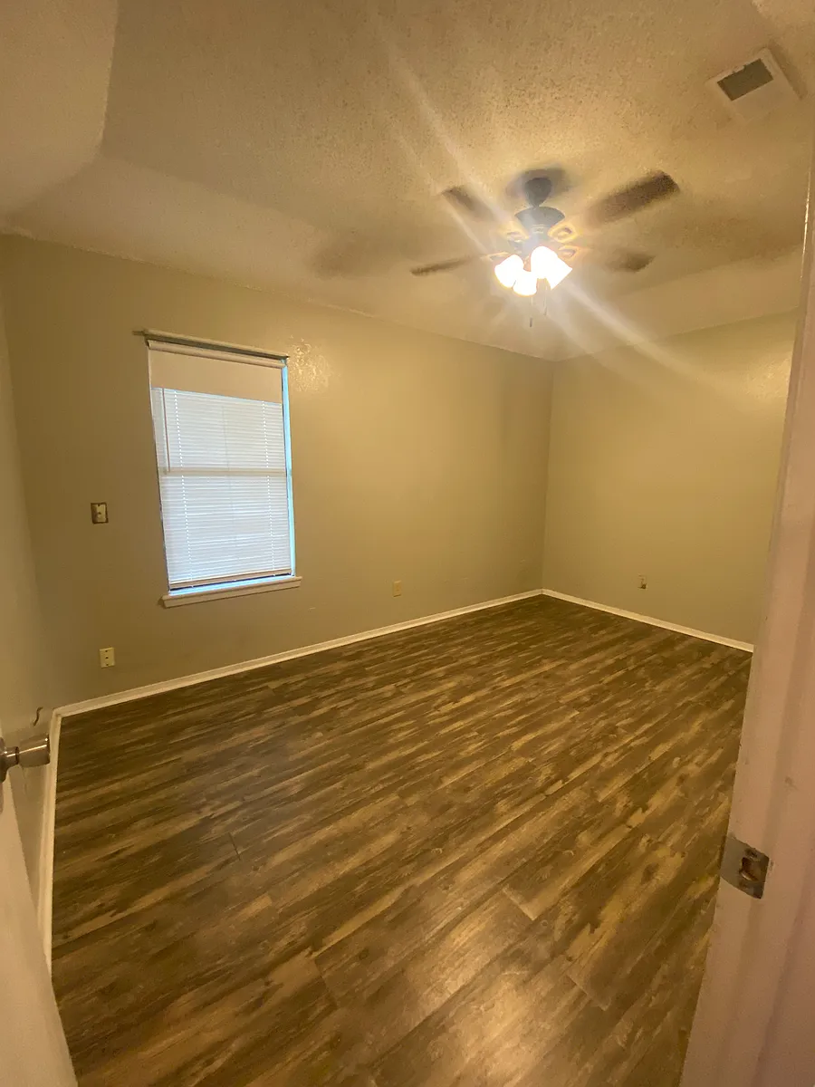 Building Photo - 3957 Radcliff Rd