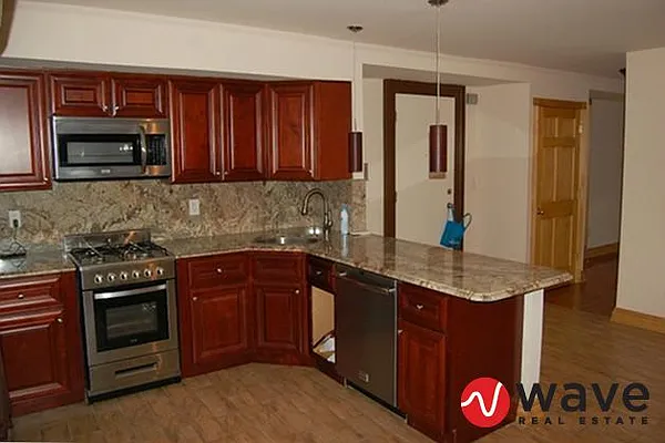 Rented by Wave Real Estate Group | media 38