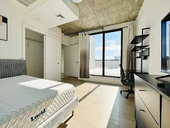 4th image of 293 Hawthorne St APT 6A