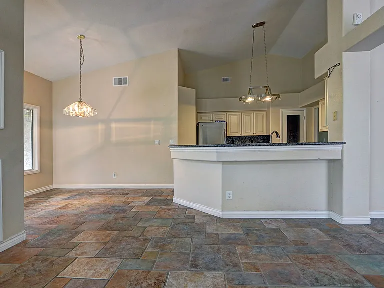2108 Crestpoint Way — Photo 8
