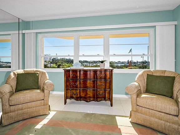 5th image of 100 Bluff View Dr APT 207C