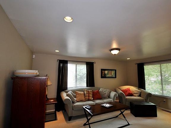3rd image of 204 Kirkwood Dr