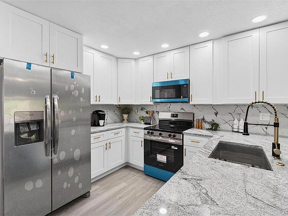 2nd image of 11511 Paperwood Pl