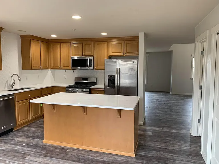 Updated Kitchen! New Floor and New Quartz Counter tops