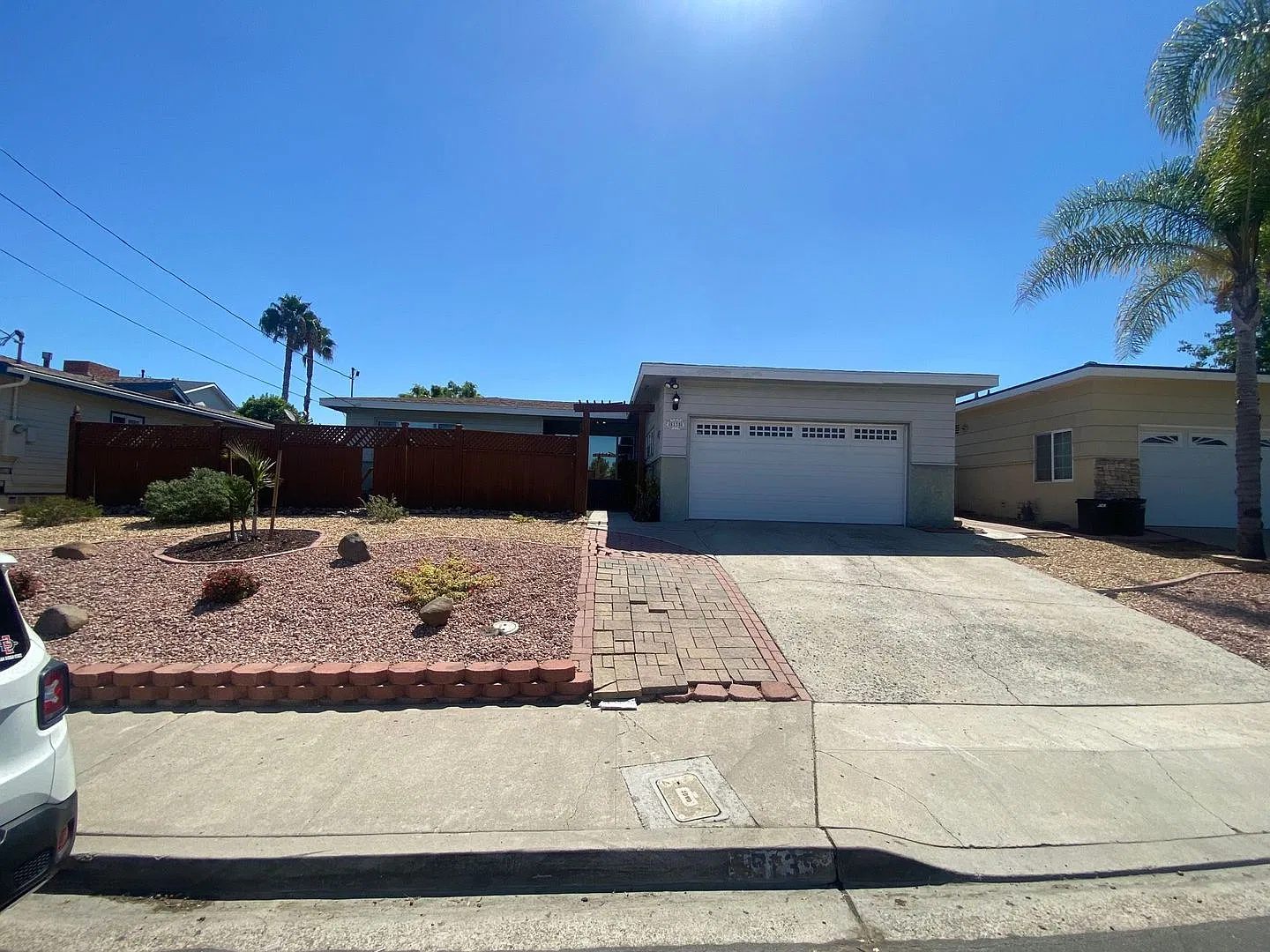 Great Location, Beautiful Pool! — Photo 2