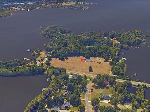 3rd image of 6235 N Lakeshore Dr