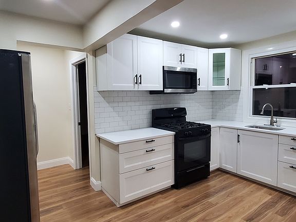 5th image of 42 Bicknell St #2