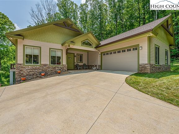 2nd image of 583 Hawthorne Landing