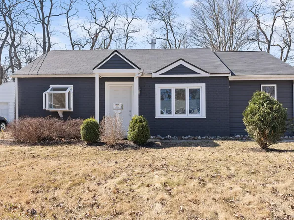 607 Parkside Ave, Valparaiso, IN 46383