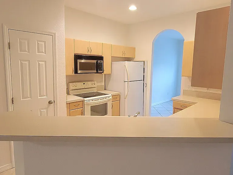 4446 Putnam Ave — Photo 8