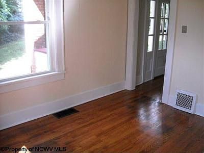 5th image of 317 Raymond St