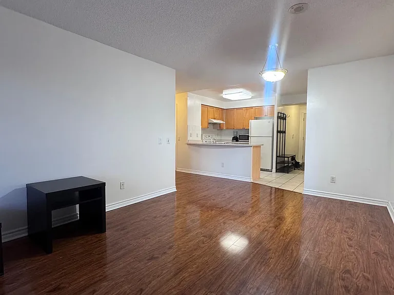 25 Kingsbridge Garden Cir #2021 — Photo 5