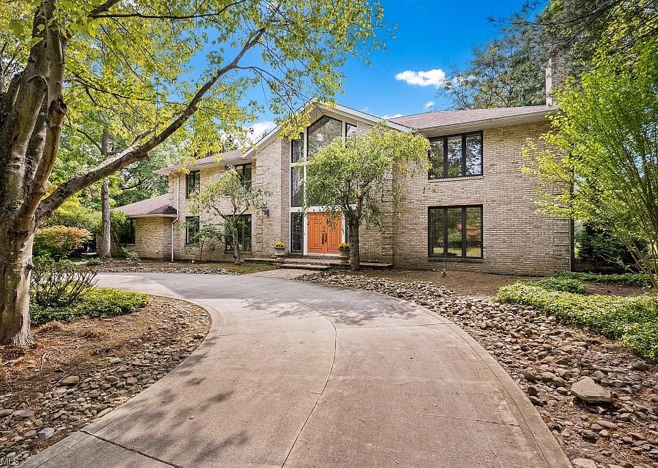 1st image of 30 Stonewood Dr