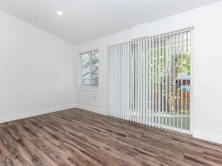 Lakeview Apartments — Photo 14