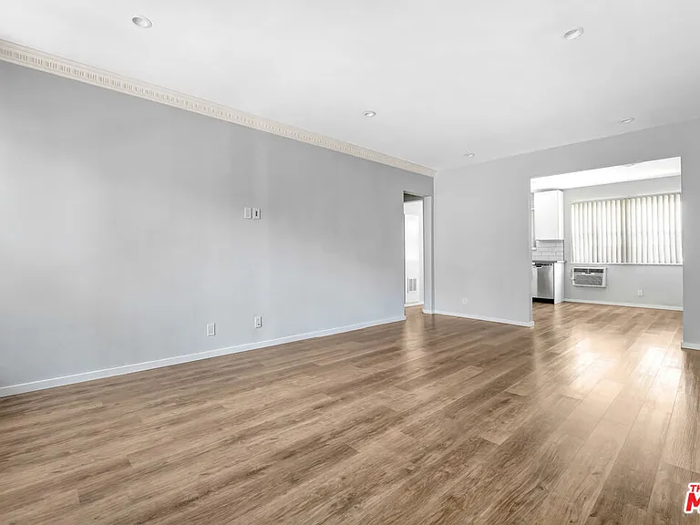 208 S Harvard Blvd #3 — Photo 4