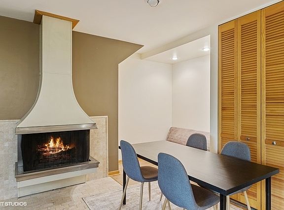5th image of 707 W Diversey Pkwy APT G