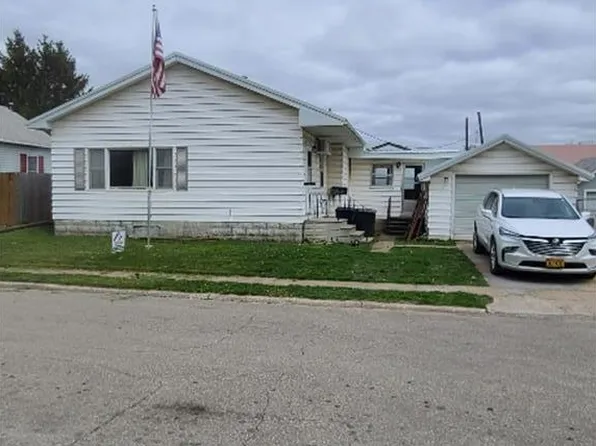 504 1st St, La Porte City, IA 50651