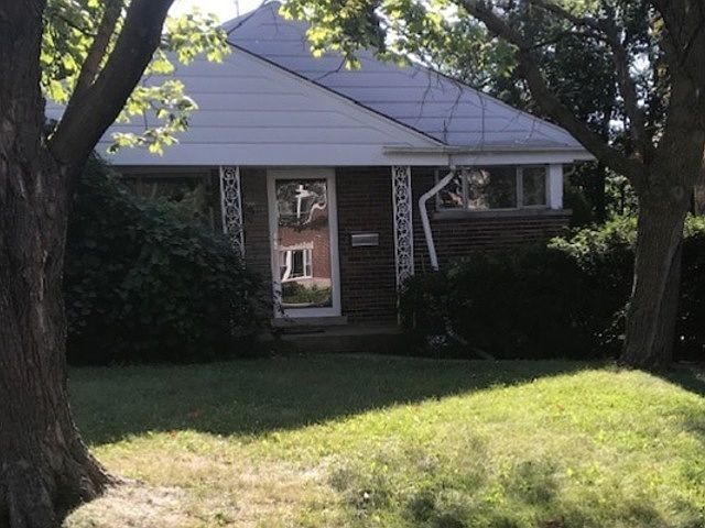 1st image of 6832 N Kilbourn Ave