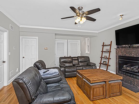 4th image of 908 W Agatite Ave APT 2S