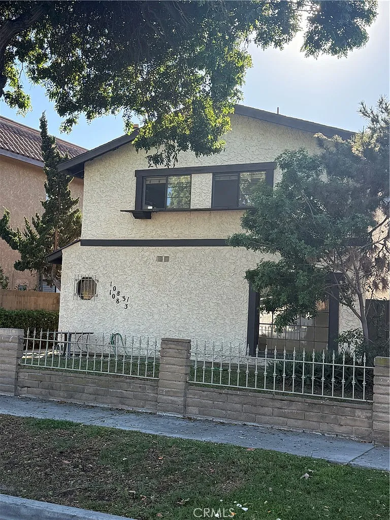 2 bed, 1.5 bath, 1200 sqft, $2,900 — Photo 1