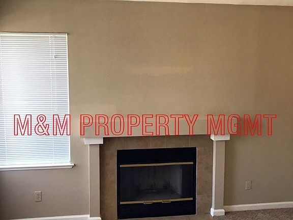 9180 Laguna Center Cir Living Room