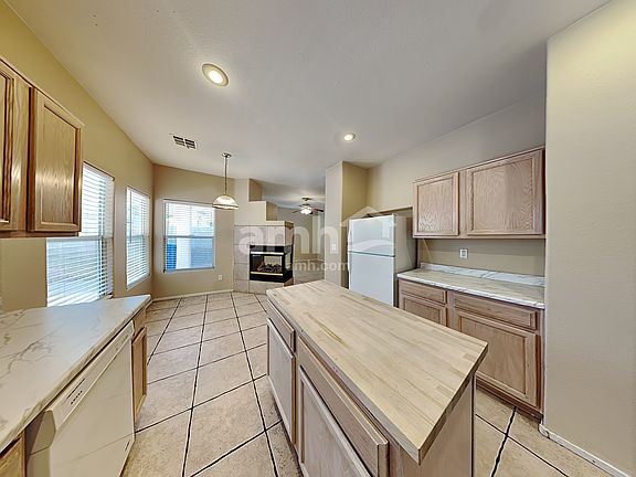 4th image of 1578 Autumn Hill St