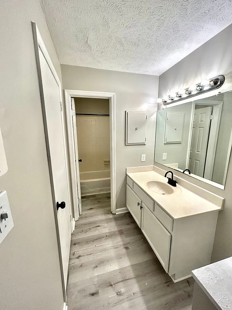 Claremont Hills — Photo 1