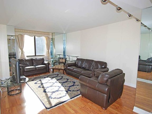 2nd image of 26910 Grand Central Pkwy APT 4J
