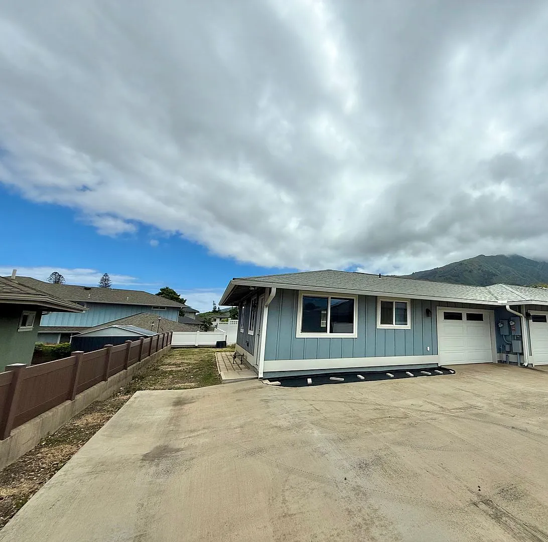 Partially Furnished &Renovated 2 Bedroom / 1 Bathroom Ohana for rent in Waiolani Makua neighborhood! — Photo 2
