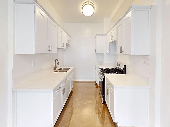 4th image of 900 S Serrano Ave APT 406