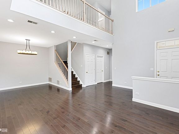 5th image of 290 Tower Hill Dr